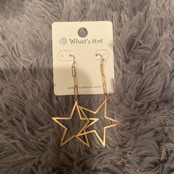 Matte gold open star earrings - Picture 1 of 1